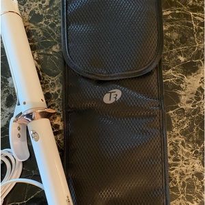 T3 Micro ceramic 1 1/4” curling iron